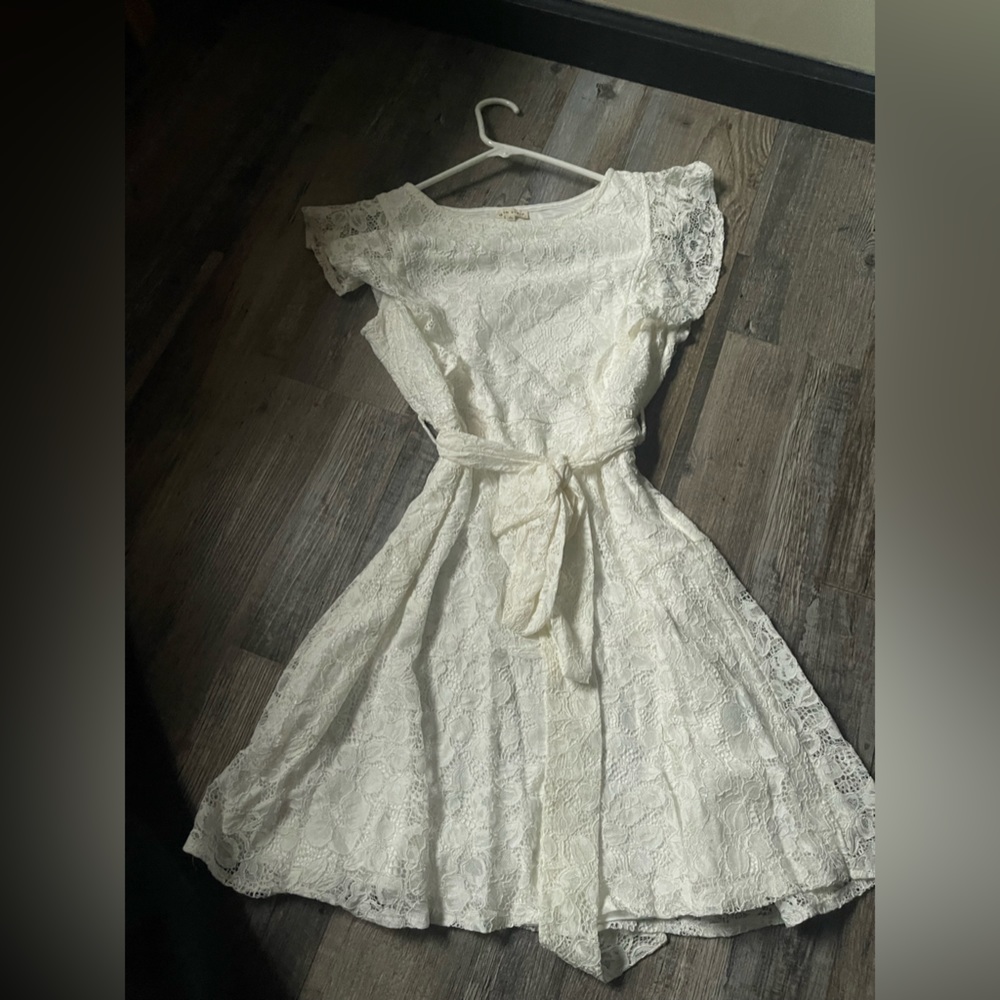 Main Strip Brand Lace Dress Size Large GUC